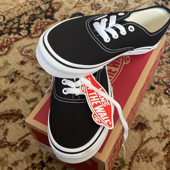 VANS - Picture 2 of 4
